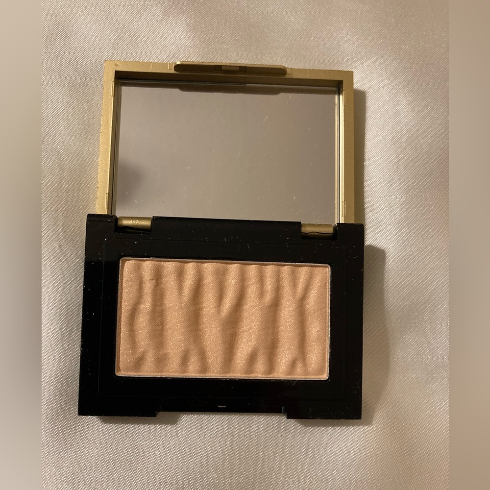 NWOT Elizabeth Arden  Shimmer Powder - Nude Shimmer